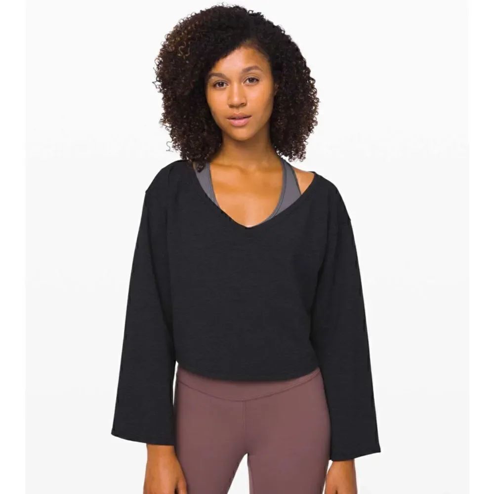 Lululemon Show your Depth Long Sleeve
Heathered Core Black